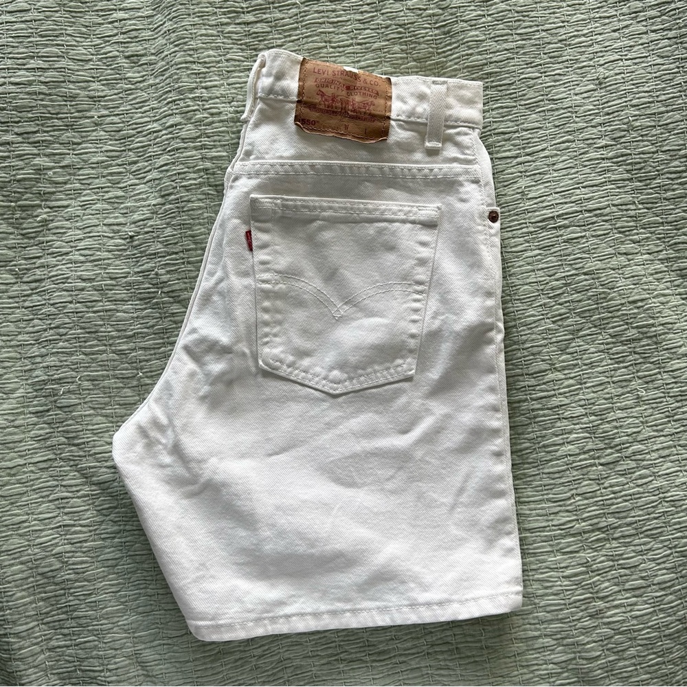 vintage levi’s 550 orange tab white jean shorts